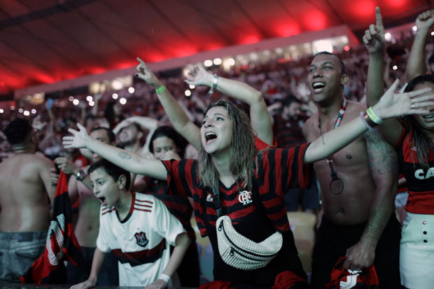 Фудбал је тамо стварно више од игре, важнији од живота: Емотивна фото прича Фламенгове тријумфалне ноћи